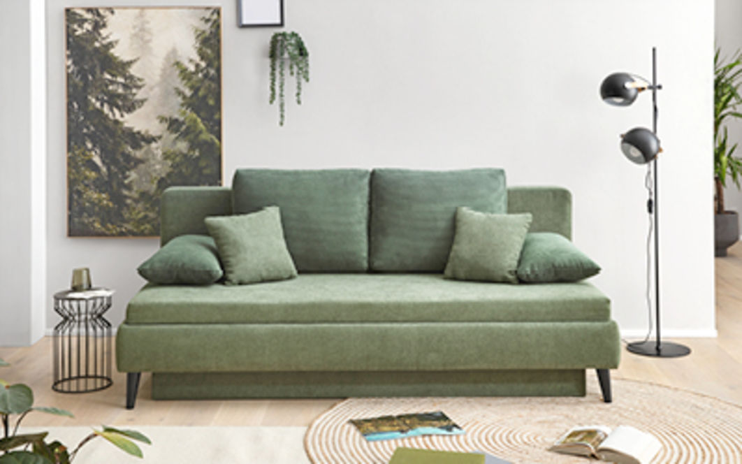 Grünes Schafsofa