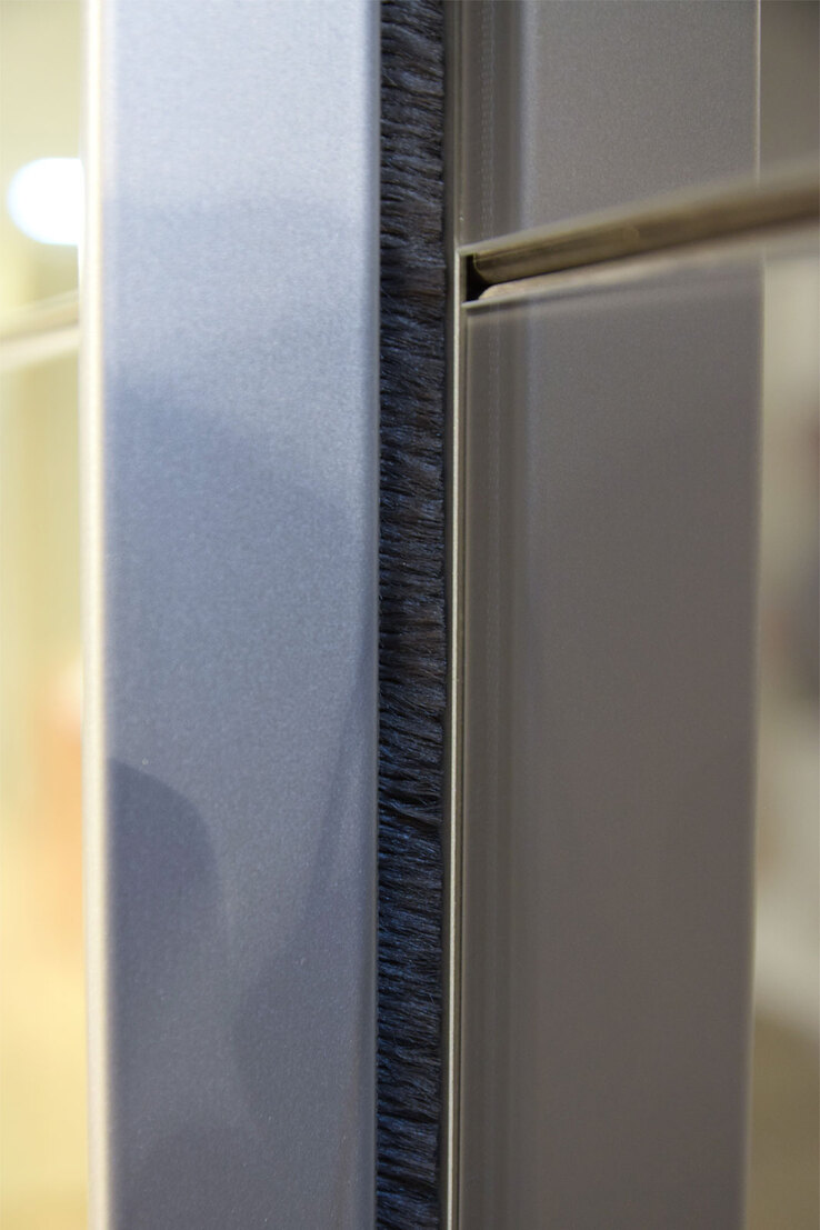 Schwebetürenschrank Level 36 C Syncro-Technik 350 x 236 cm weiß/ graphit/ mittlere Türen Weißglas